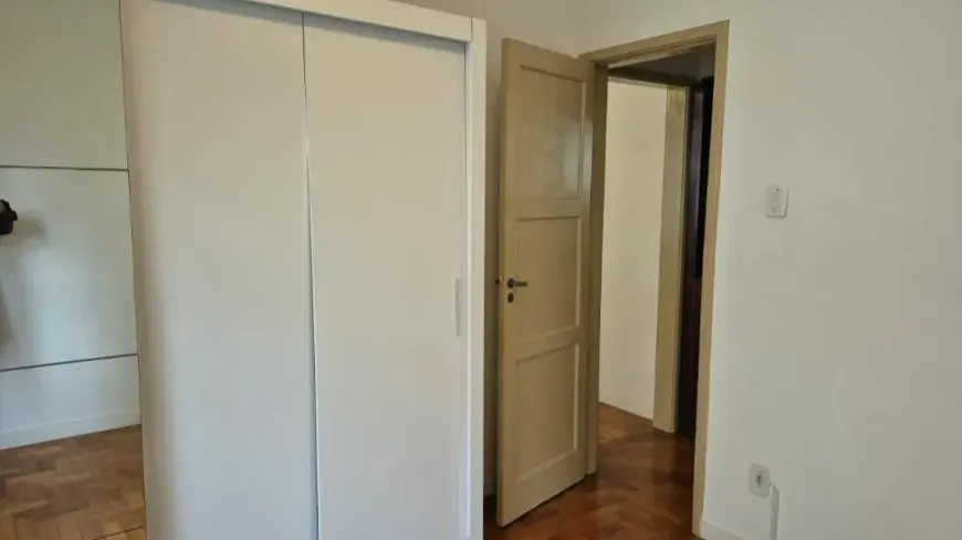 Sala e quarto de 58 m² na Álvares de Azevedo esquina com Tavares de Macedo, no melhor de Icaraí