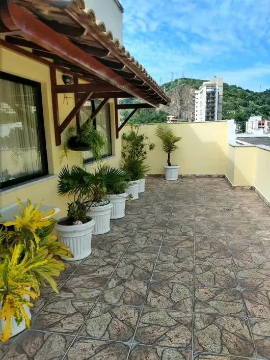 Cobertura linear de 152 m² na Rua São João, próxima ao Guanabara Centro