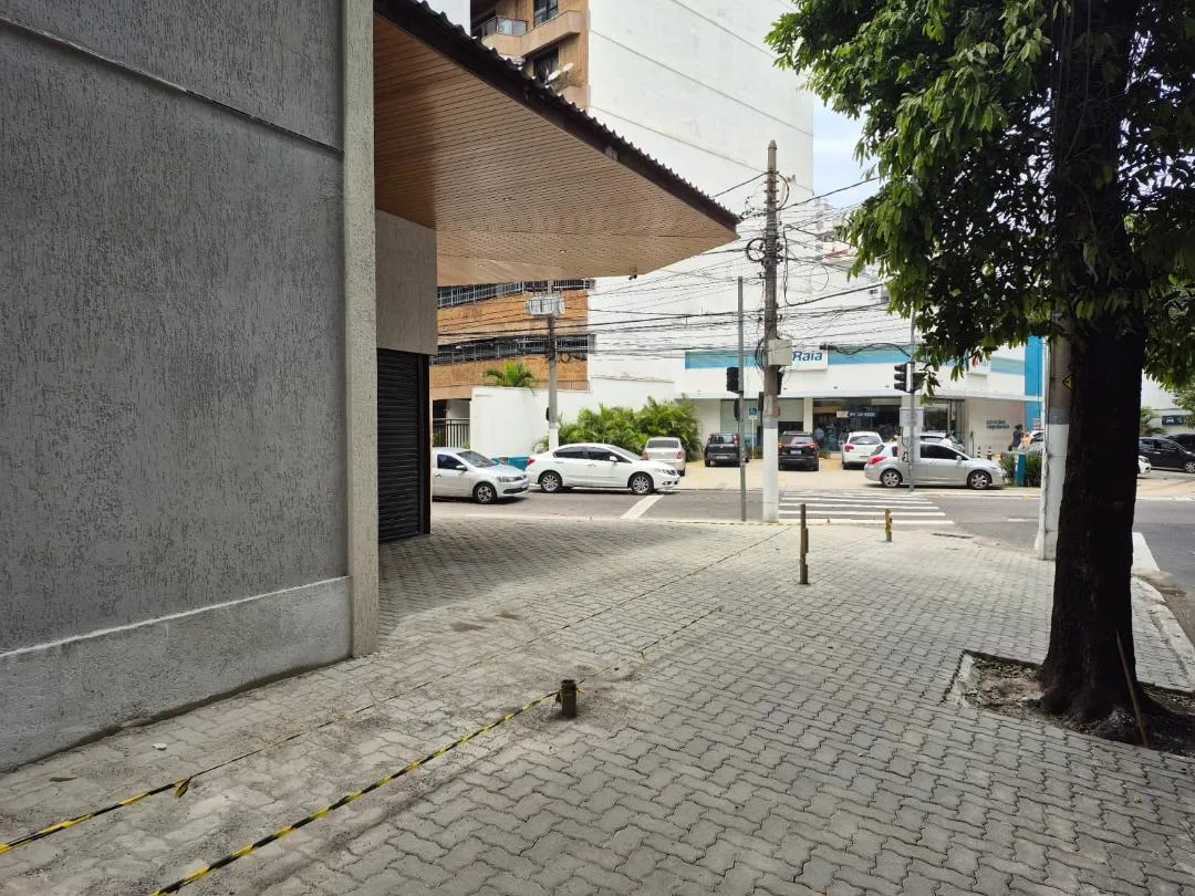 Loja de esquina de 240 m² na Rua Tiradentes com Visconde de Morais