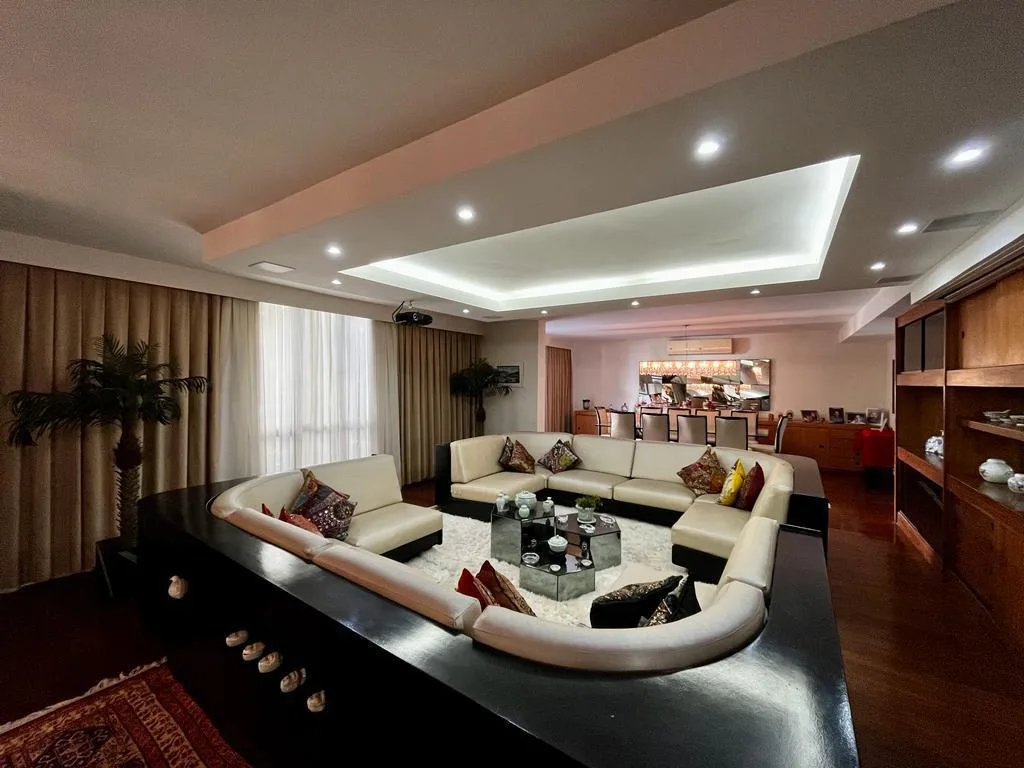 Apartamento de 398 m² na 1ª quadra do Ingá, um por andar